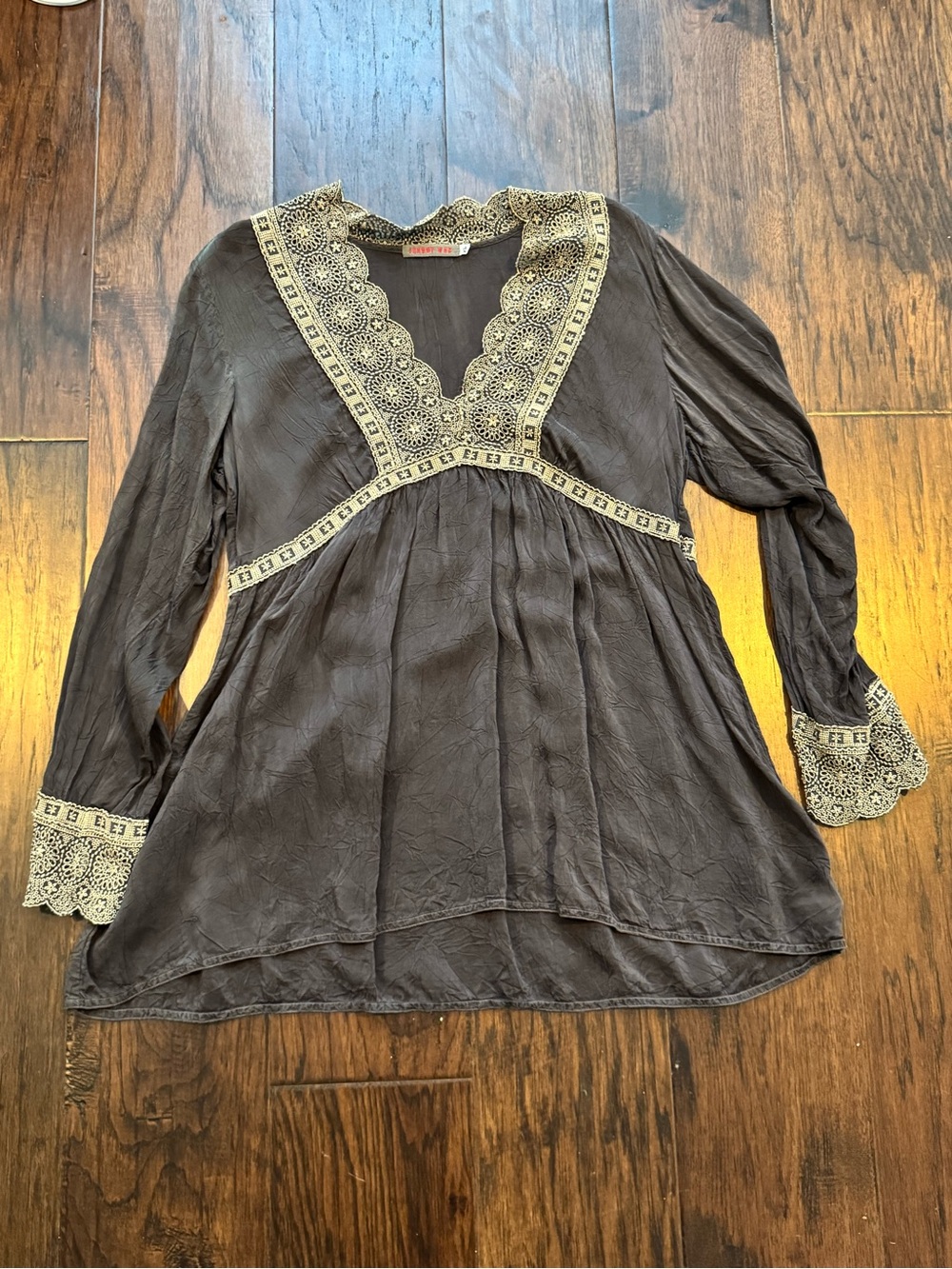 Johnny Was Gray empire waist Tunic with Cream Lace Trim - Large
